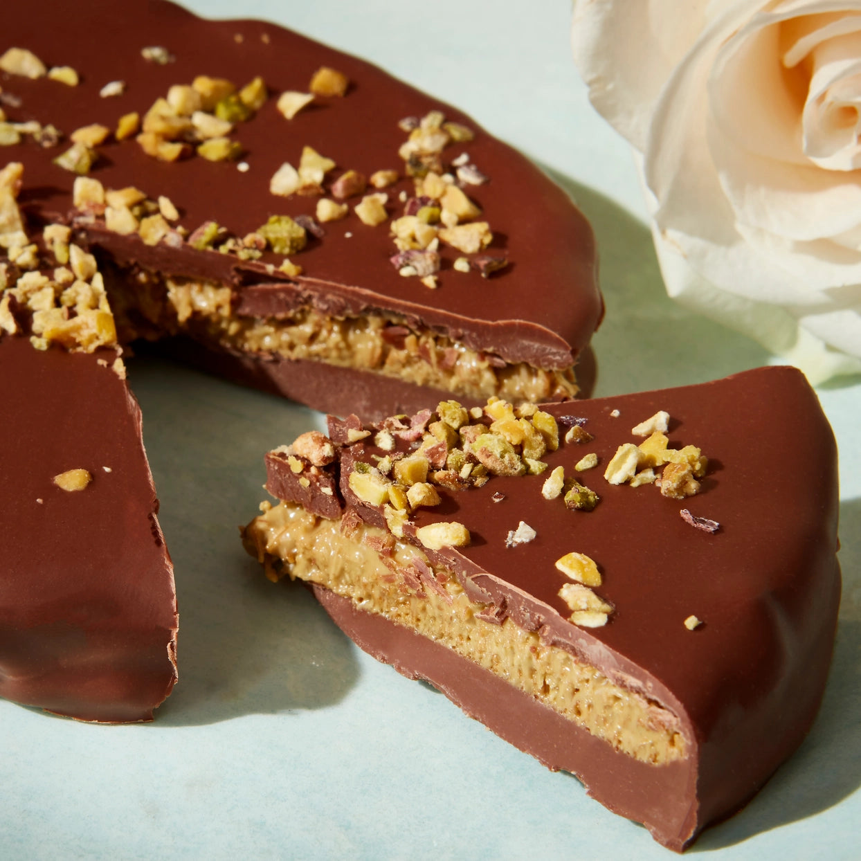 Fortnum & Mason Milk Chocolate Pistachio & Kataifi Cake 200g